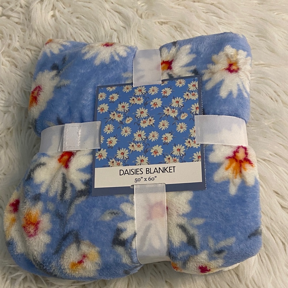Daisies Blanket - Blue Floral Design brand new